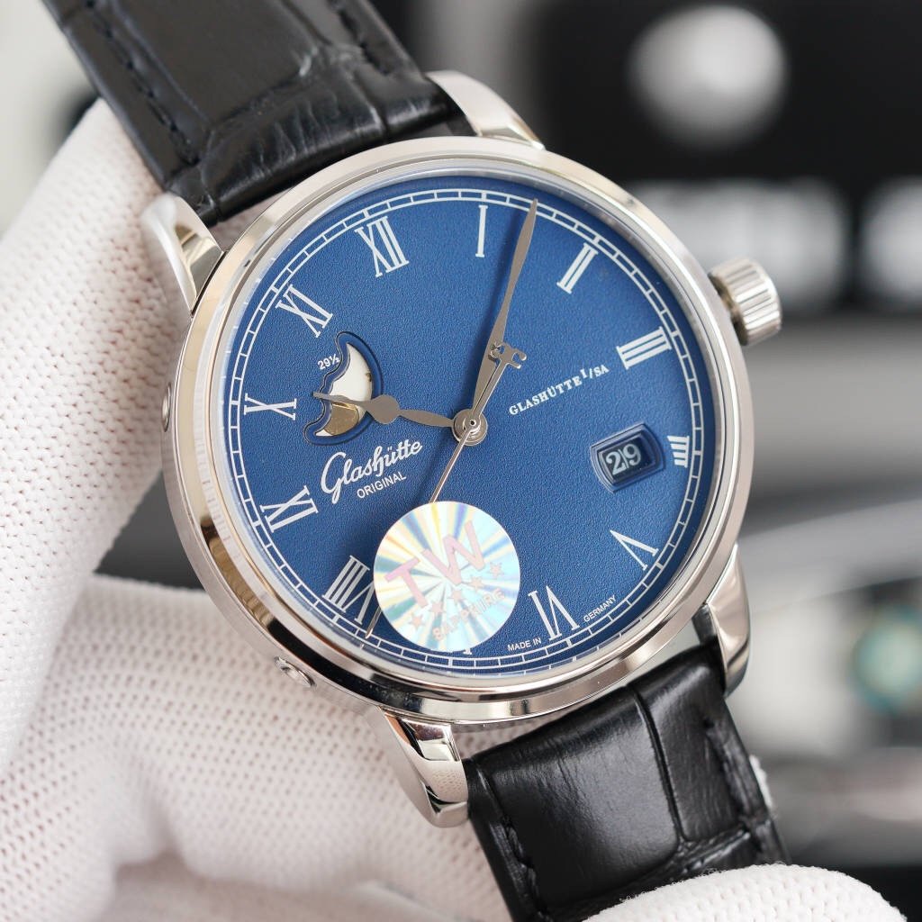 CARTIER SENATOR PANAROMA MOONPHASE STEEL