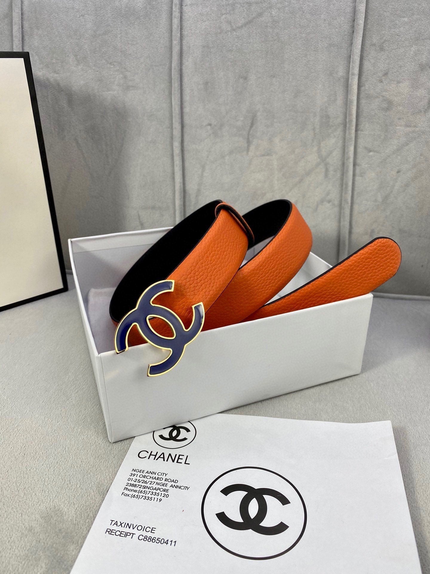CHANEL 30MM BELT IN FIRE ORANGE GRAINED CALFSKIN WITH NAVY BLUE METAL LOGO