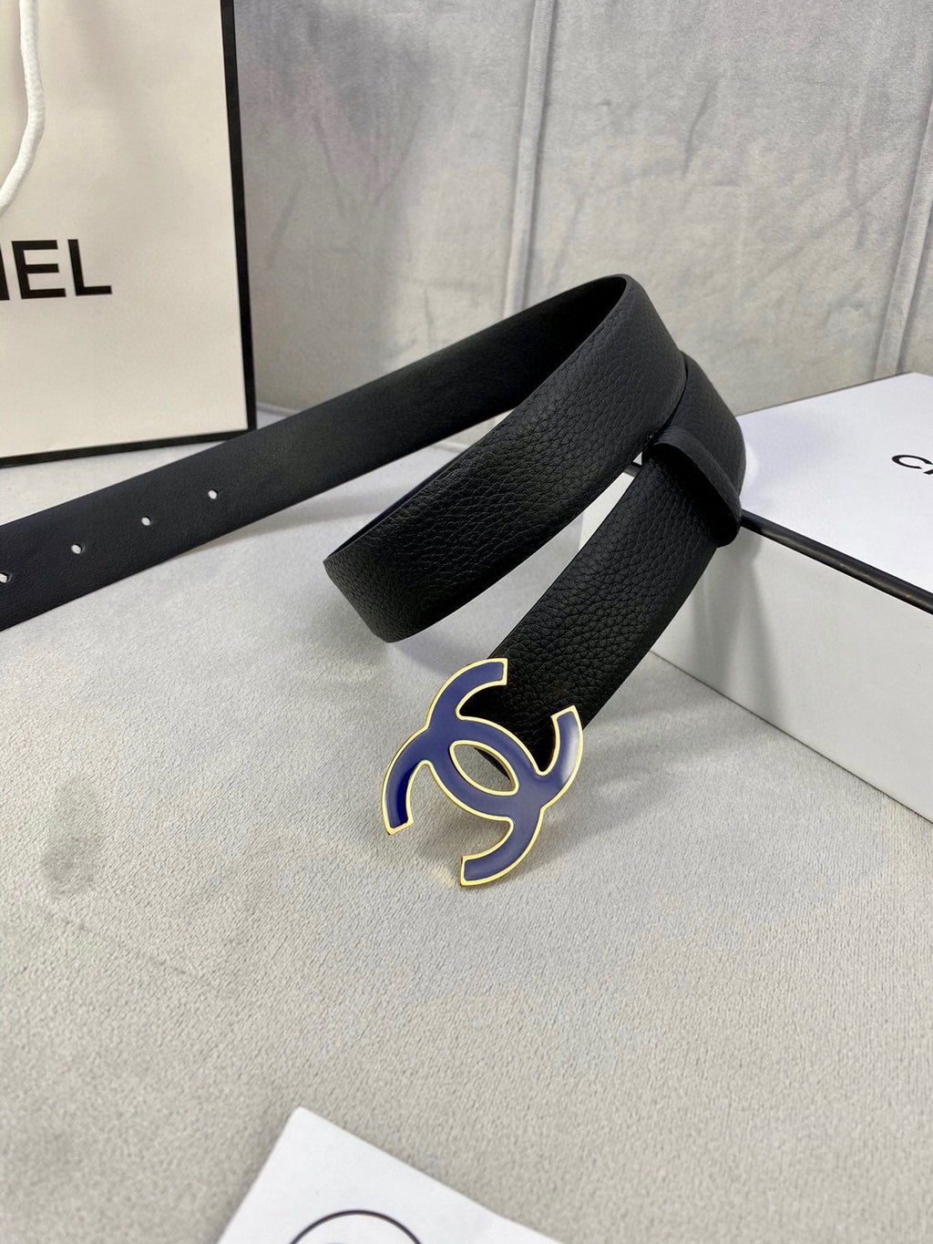 CHANEL 30MM BELT IN BLACK GRAINED CALFSKIN WITH NAVY BLUE METAL LOGO