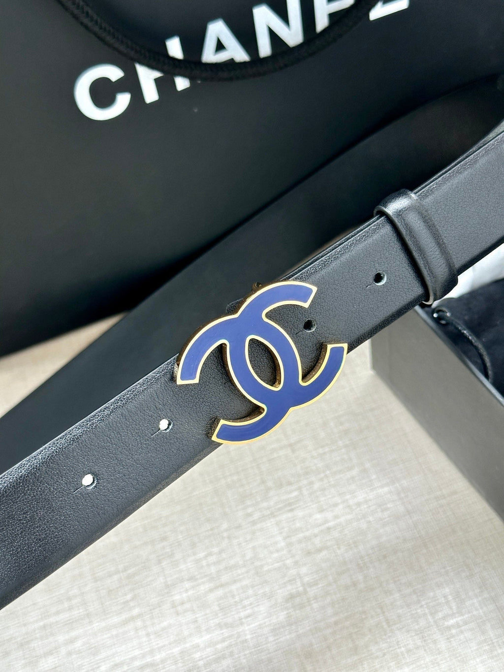 CHANEL 30MM BELT IN BLACK SMOOTH CALFSKIN WITH NAVY BLUE METAL LOGO