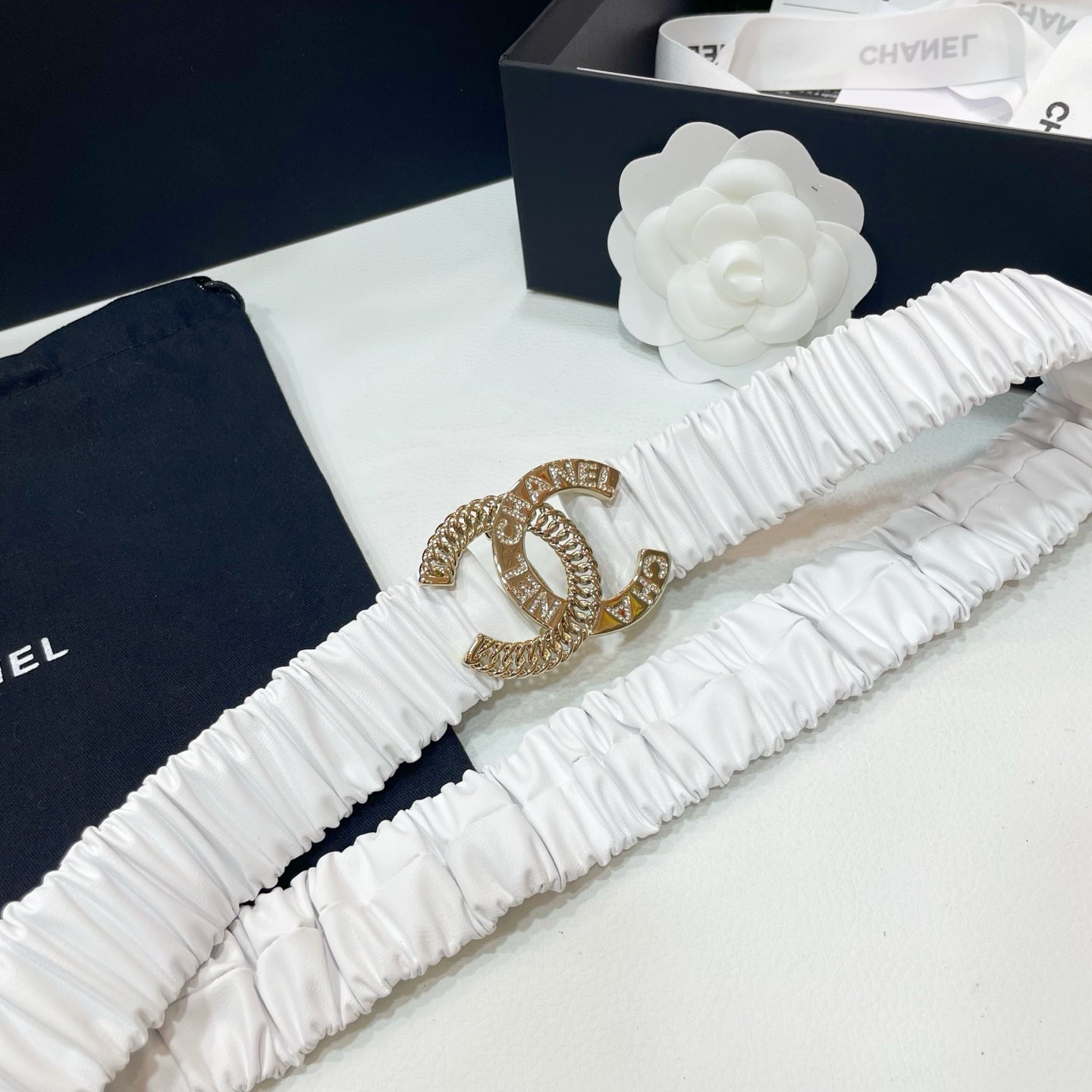 CHANEL DOUBLE  30MM STRETCH BELT IN WHITE CALFSKIN GOLD CHAIN BUCKLE CRYSTAL LOGO