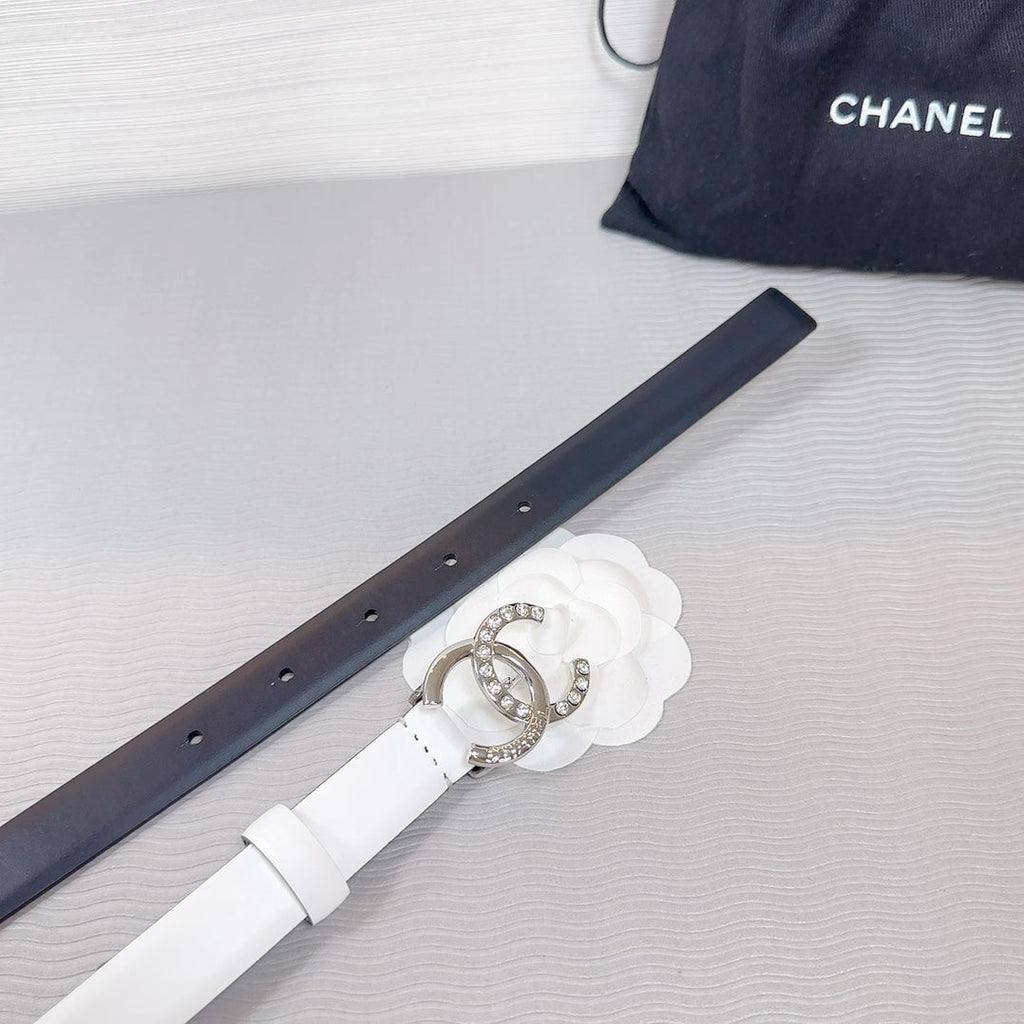 CHANEL BELT 20 MM IN WHITE SMOOTH CALFSKIN SILVER HARDWARE ATTACH RHINSTONE