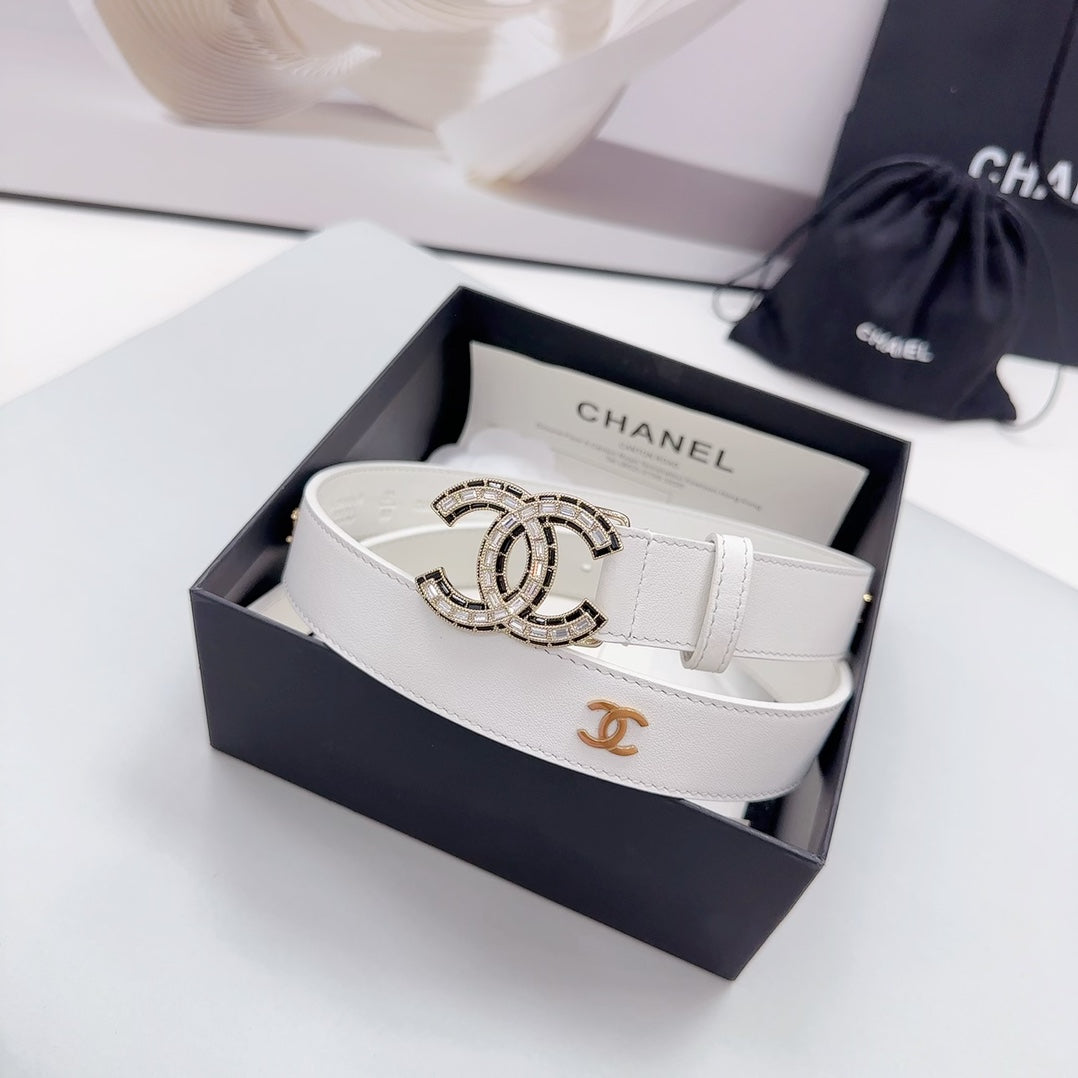 CHANEL 30MM BELT IN WHITE SMOOTH CALFSKIN METAL LOGO GOLD HARDWARE